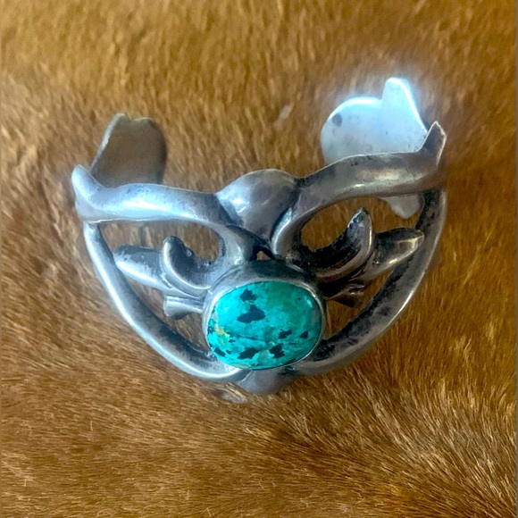 TURQUOISE Jewelry - VINTAGE 🔥 TURQUOISE SAND CAST STERLING SILVER BRACELET